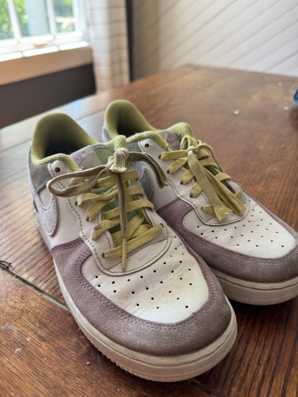 Nike Low-Top Sneakers in White, Taupe & Olive Green